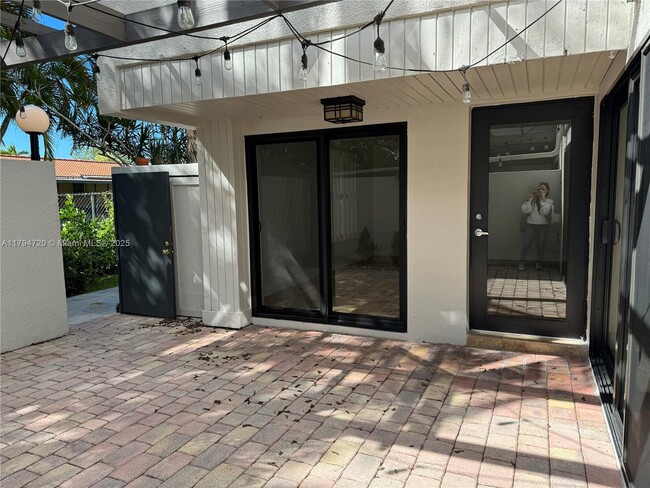 Foto del edificio - 4702 SW 67th Ave