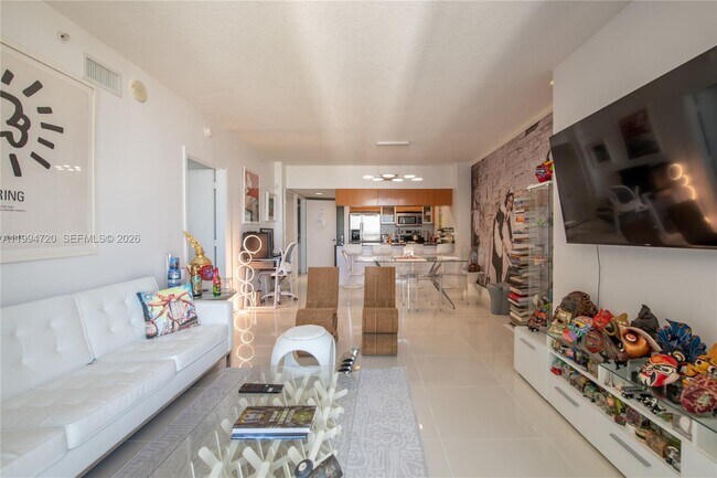 Building Photo - 1750 N Bayshore Dr