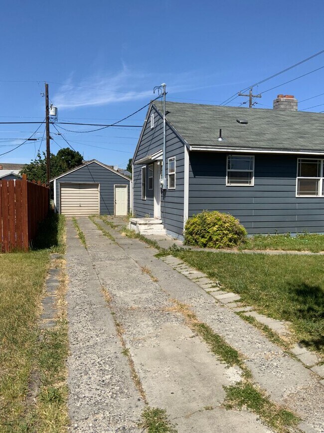 Building Photo - 5 F St SE