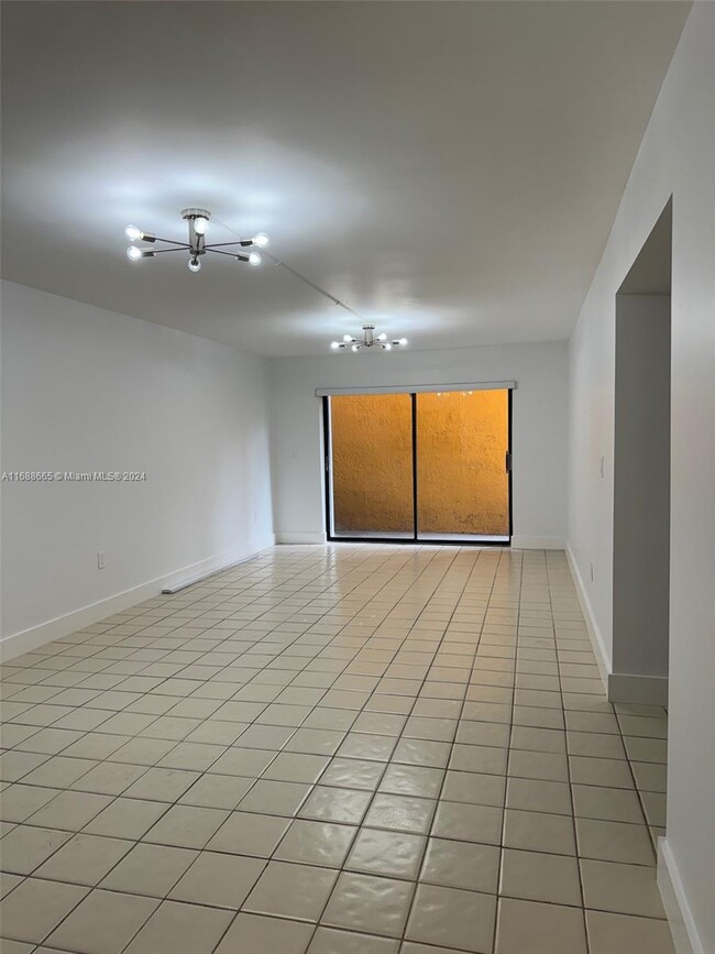 Building Photo - 180 Royal Palm Rd
