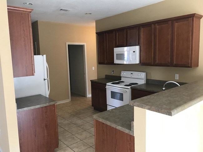 Building Photo - 107 Newport Dr