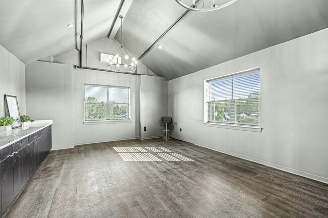 Building Photo - 230 N 10th St