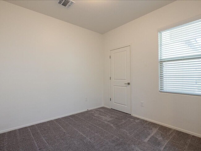 Foto del edificio - Modern Comfort Meets Community Living – 3 Bed, 2 Bath Beauty with Resort-Style Amenities!