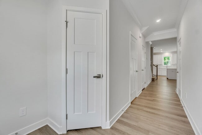 Building Photo - 53 Connaught Ct