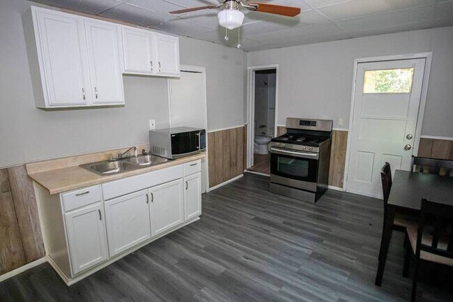 Foto del edificio - 3971-3971 E 64th St