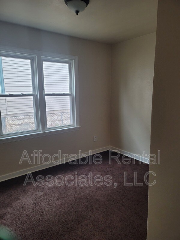 Building Photo - 833 S 14th St