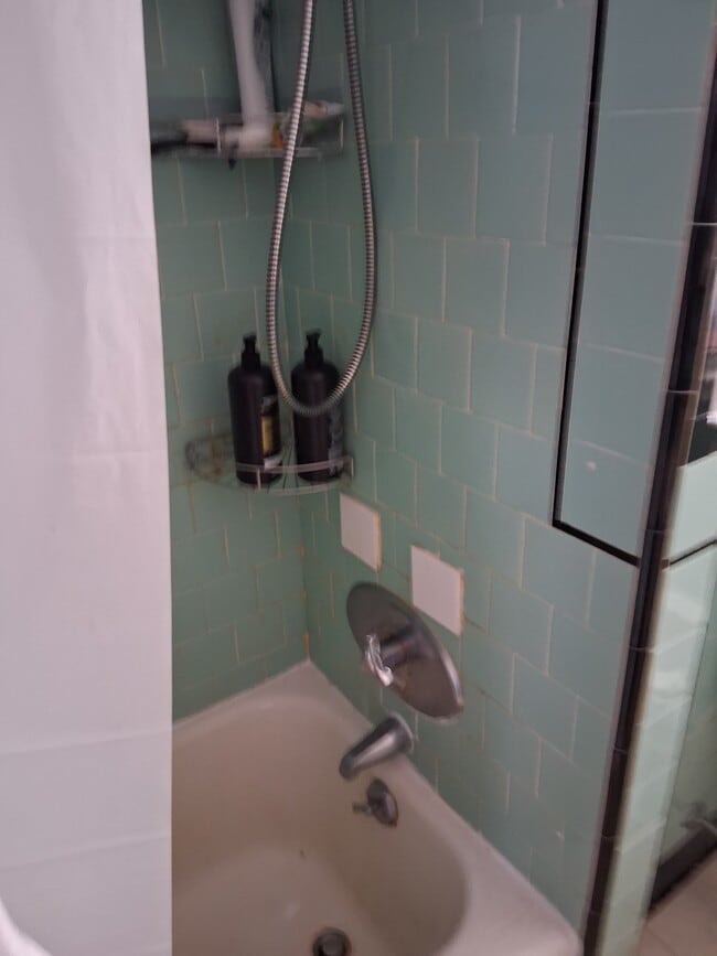 Bathroom - 1058 Post Rd