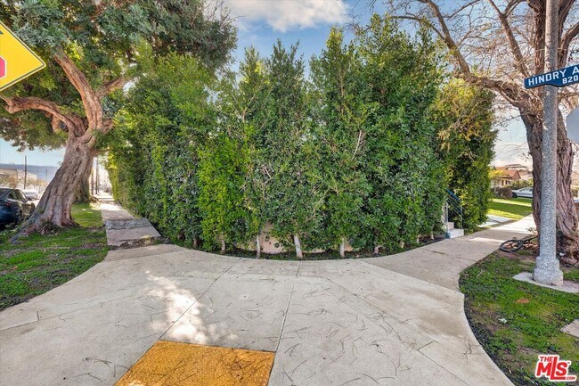 Foto del edificio - 5400 W 82nd St