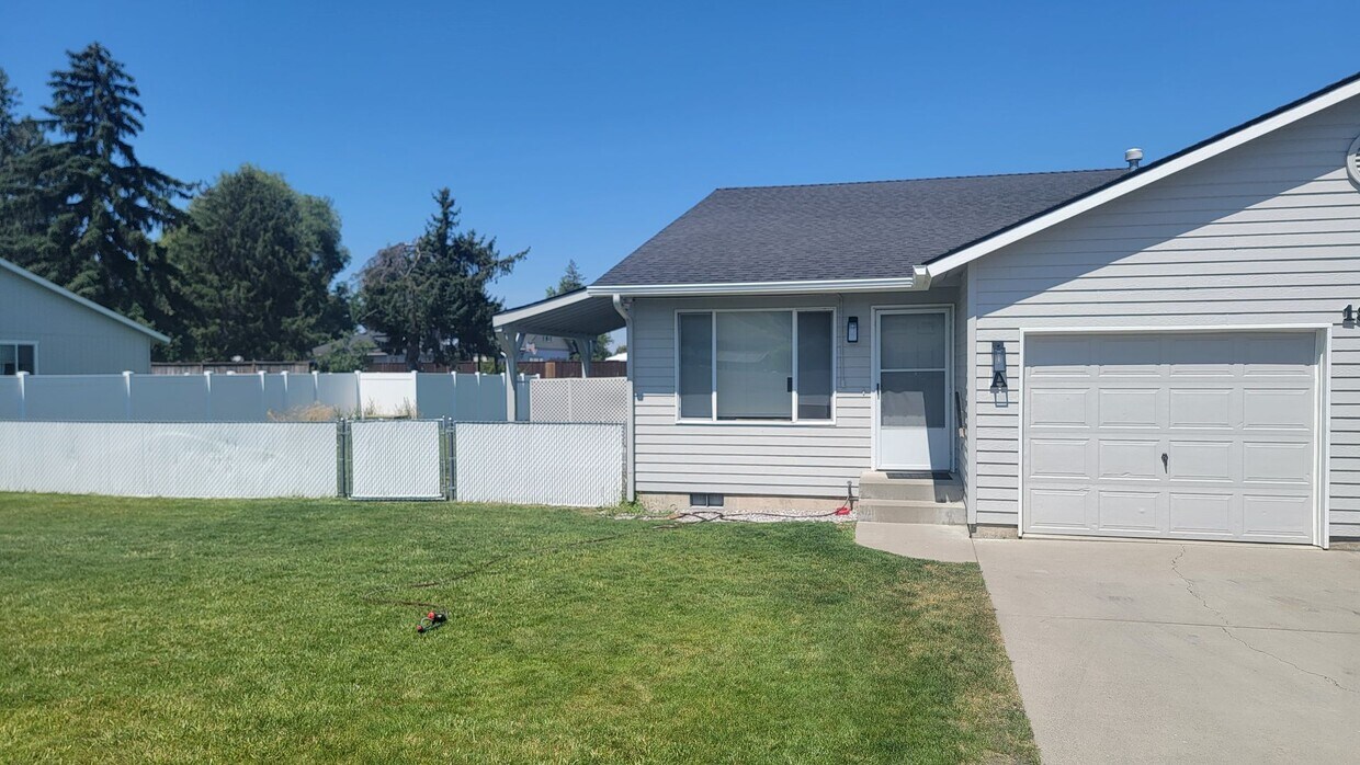 Foto principal - Nice 3 bedroom Duplex in the Valley