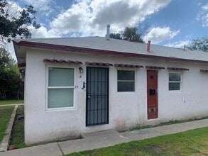 Building Photo - 213 Oildale Dr