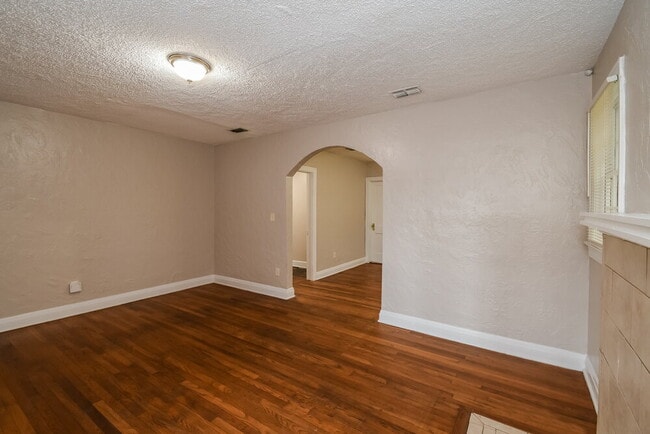 Building Photo - 6514 N Pearl St