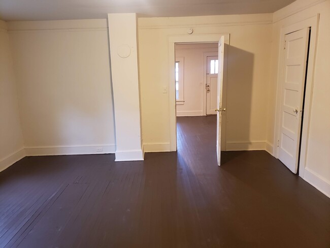 Building Photo - 1720 W Parker Rd