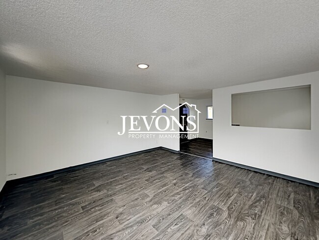 Building Photo - 2104 S 8th Ave Union Gap, WA 98903-1364