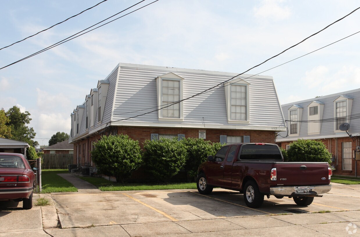 Building Photo - 1231-1237 Friedrichs St