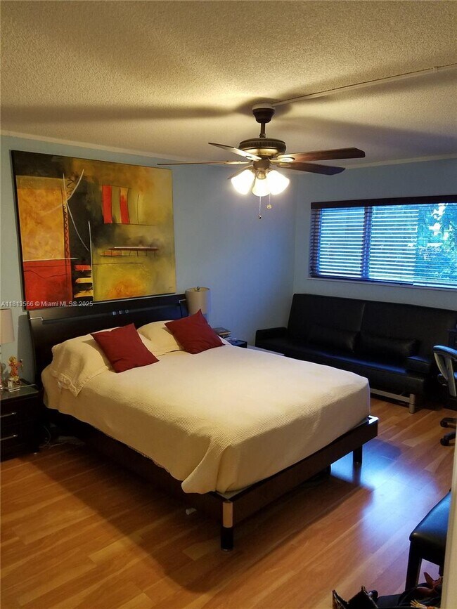 Foto del edificio - 3860 NE 170th St