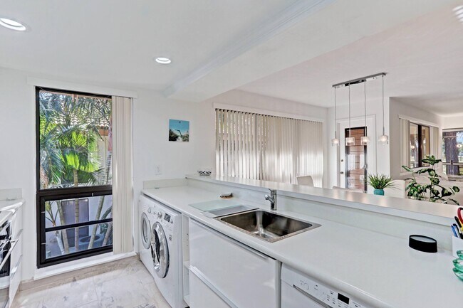Building Photo - 318 Brackenwood Cir