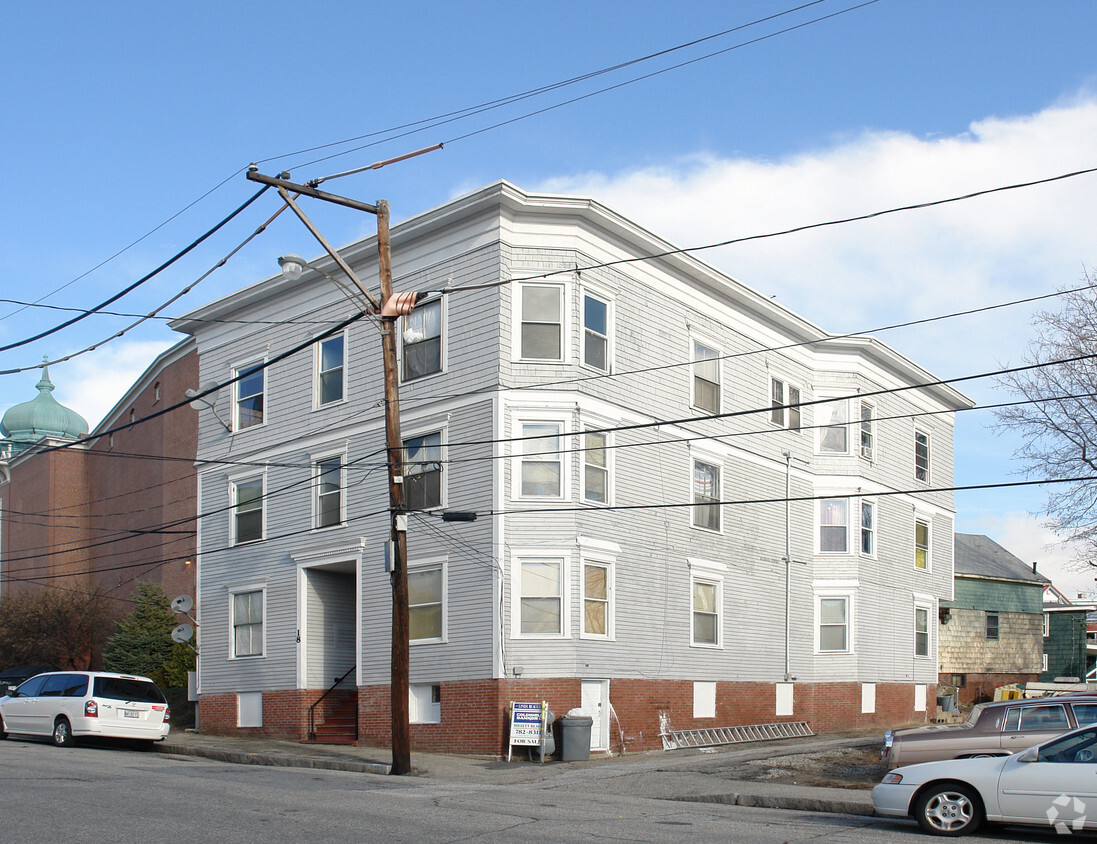 18 Blake St, Lewiston, ME 04240 - Apartments in Lewiston, ME ...