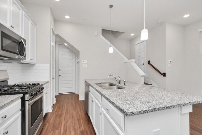 Foto del edificio - 721 Strawberry Pines Ct