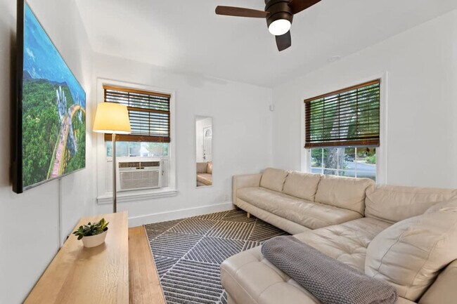 Foto del edificio - 4501 Banister Ln