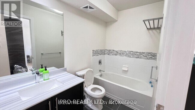 Building Photo - 4020-4020 Parkside Village Dr