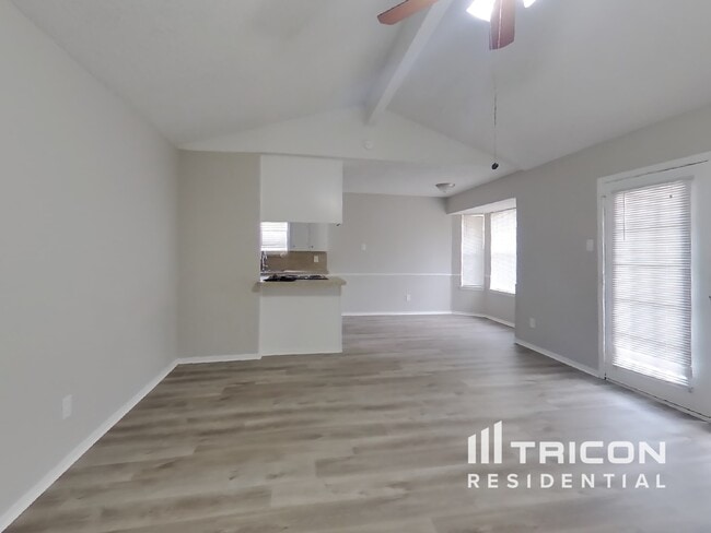 Foto del edificio - 6212 Douglas Dr