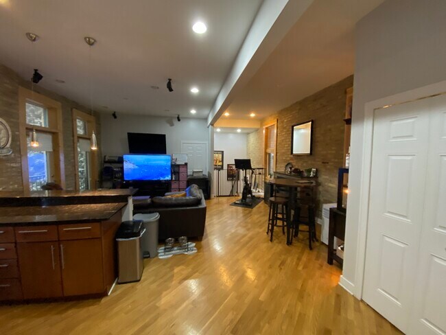 Foto del edificio - 1351 N Ashland Ave