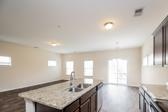 Building Photo - 390 Eagle Feather Loop