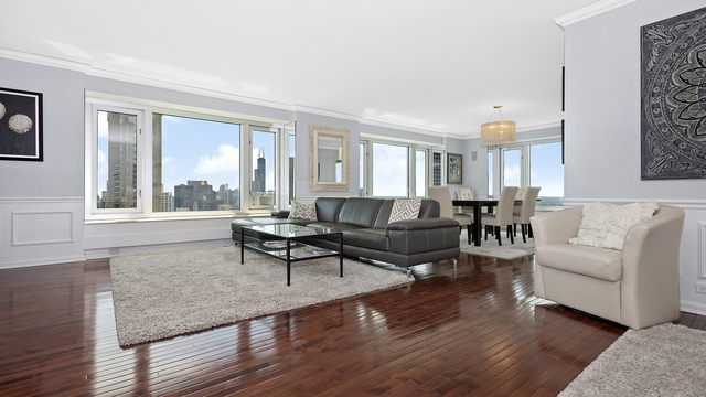 Primary Photo - 132 E Delaware Pl