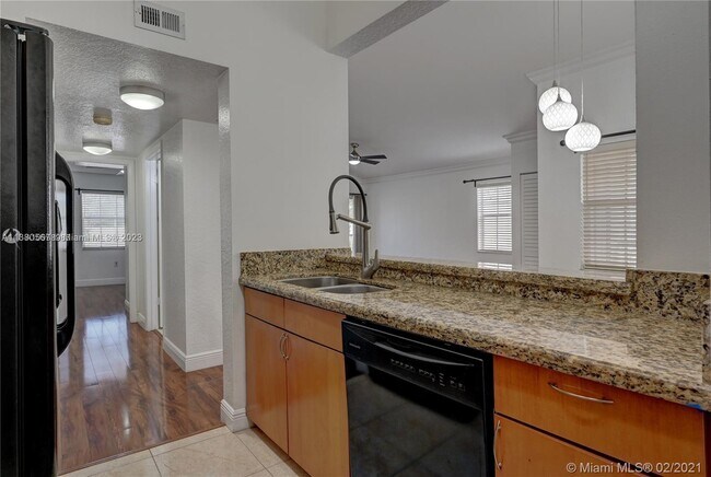 Foto del edificio - 2850 N Oakland Forest Dr