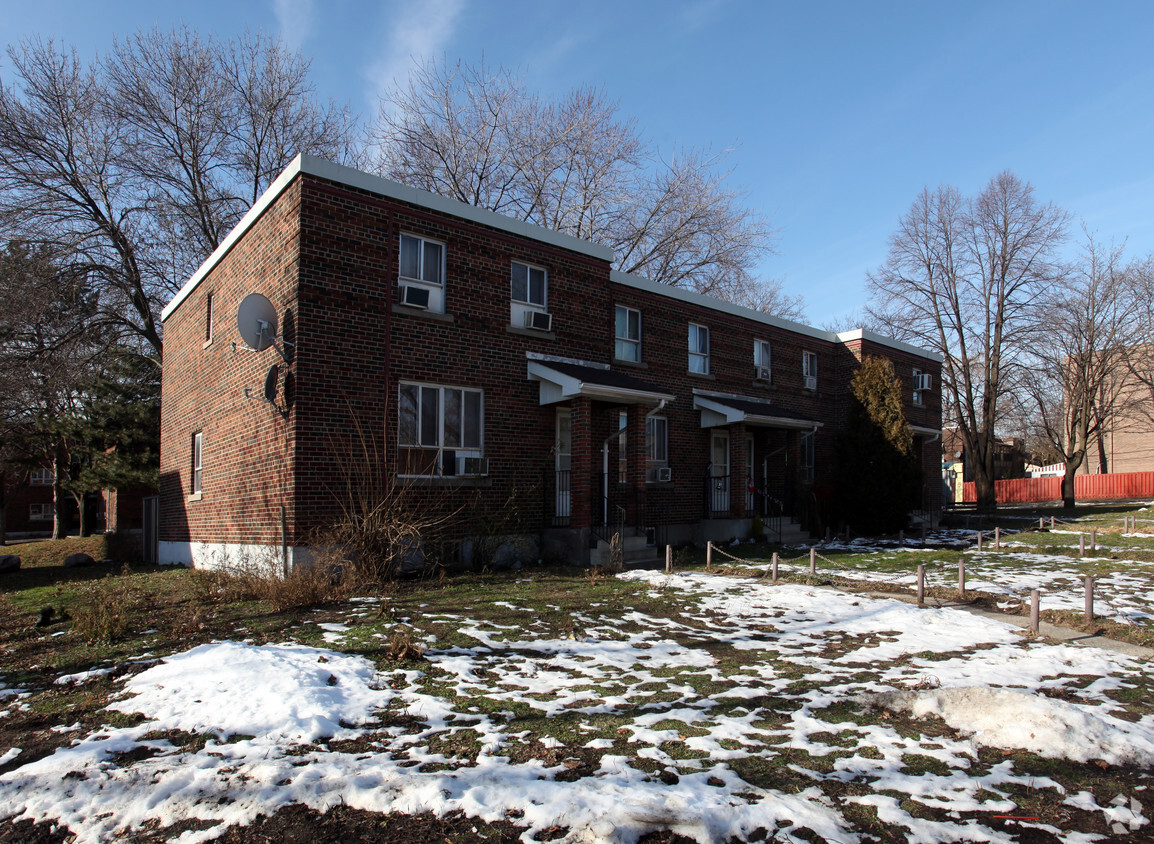 Building Photo - 415-417 Gerrard St E