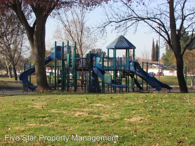 Building Photo - 816 Emerald Pl