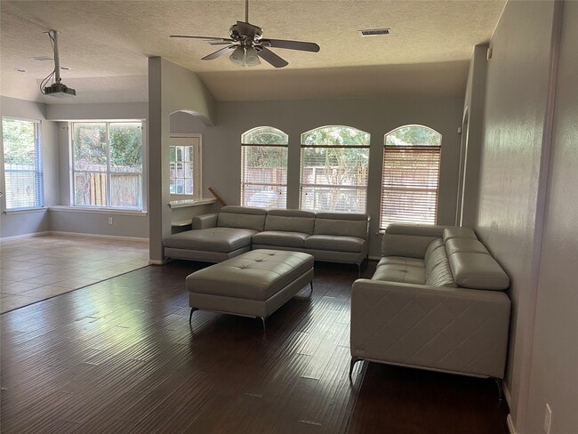 Foto del edificio - 118 N Willow Point Cir