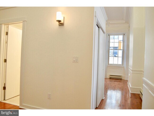Building Photo - 1300 Spruce St