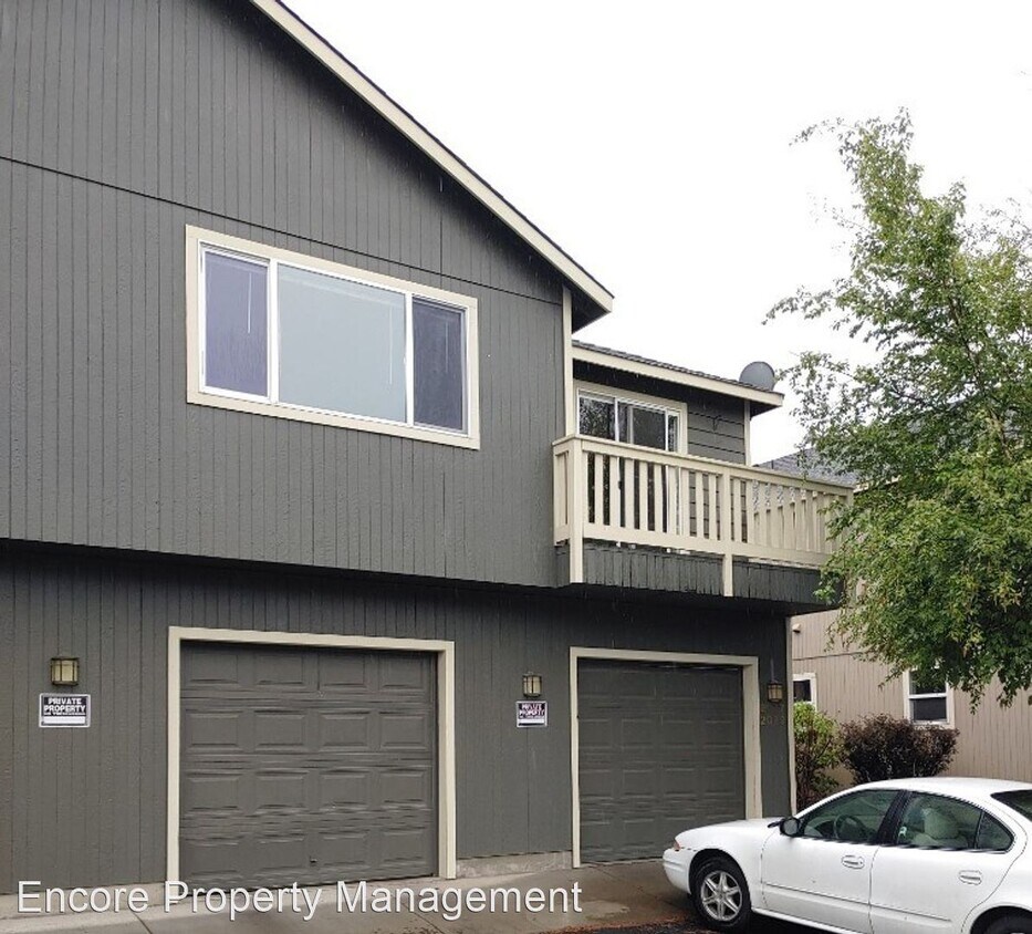 20752079 SW Canyon Dr, Redmond, OR 97756 Apartment for Rent in