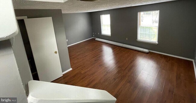 Building Photo - 2120 Tanglewood Dr