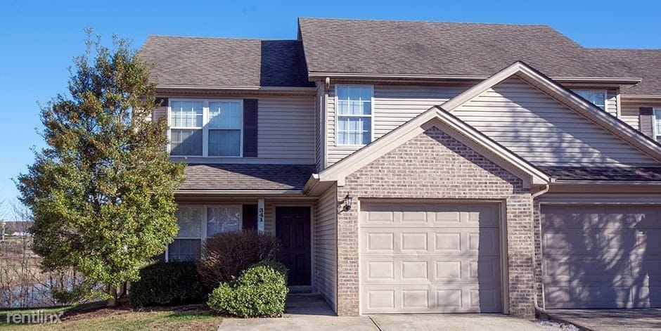 Primary Photo - 300 Pinewood Ct