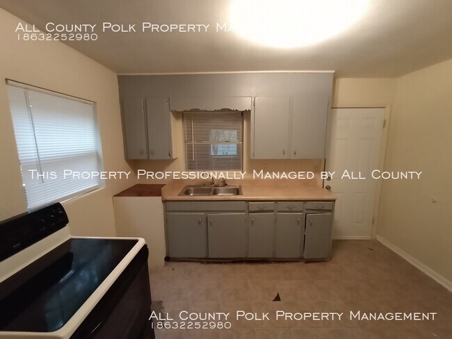 Building Photo - 2 Bedroom 1 Bathroom Single Family Home