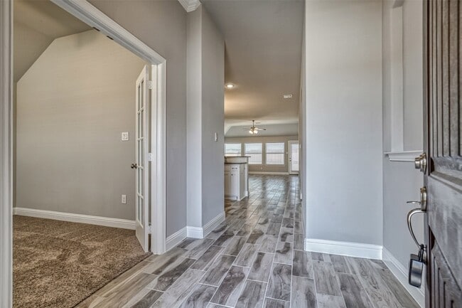 Building Photo - 207 Gardenia Dr