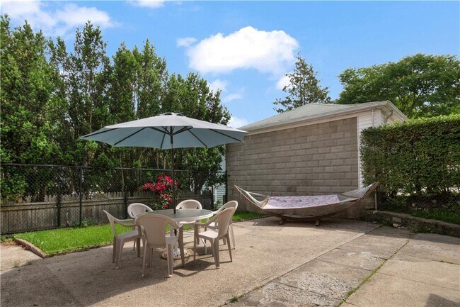 Foto del edificio - 86 Rochambeau Ave