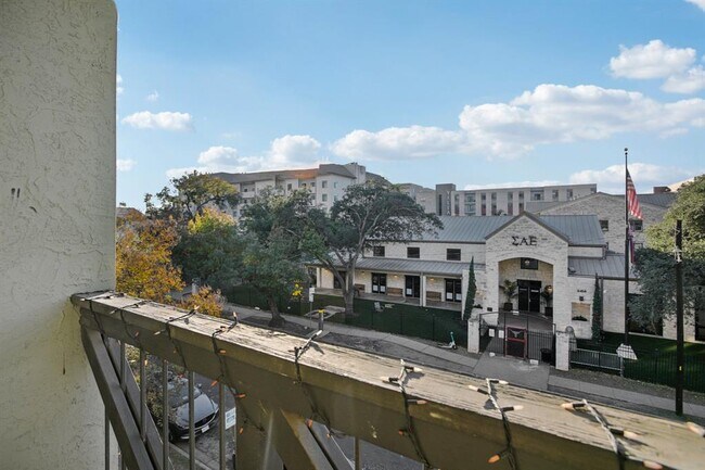 Foto del edificio - 807 W 25th St