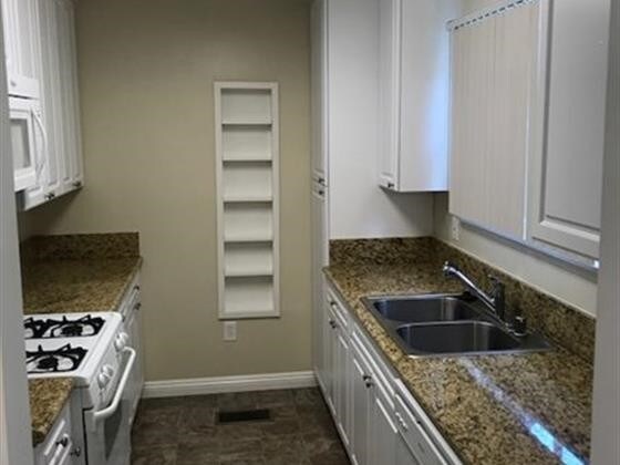 Foto del edificio - 312 N Hollywood Way