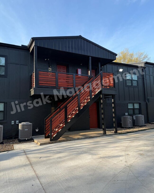 Building Photo - 125 13th St SE