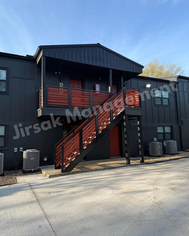 Building Photo - 125 13th St SE
