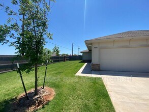Building Photo - 8000 NW 110th Dr