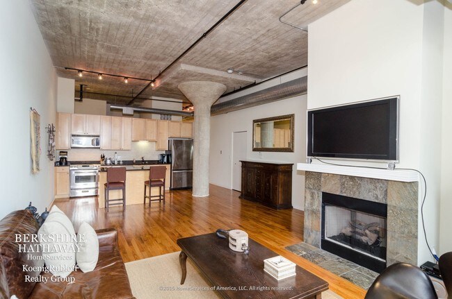 Building Photo - 758 N Larrabee St