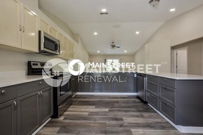 Foto del edificio - 3 Bedroom Pet-Friendly Home in AUBURNDALE,...