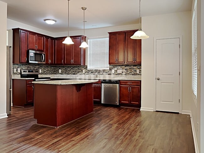 Building Photo - 5 Chadbrook Ct