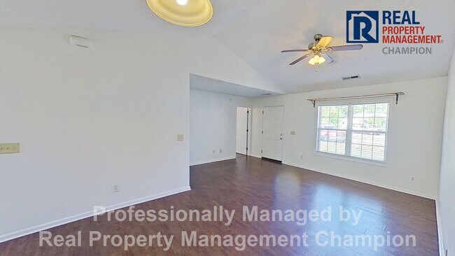 Foto del edificio - Freshly Updated 3 BD/2 BA Home with Garage, Fenced Yard Near Smith Creek Park