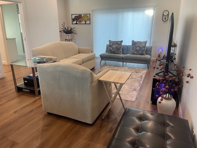 Foto del edificio - 551 S Calle Santa Rosa