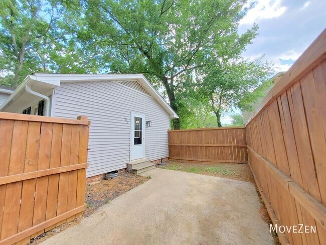 Foto del edificio - 202 Newgate Dr